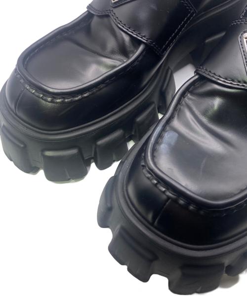 PRADA（プラダ）PRADA (プラダ) モノリス ブラッシュドレザー ローファー ブラック サイズ:7 1/2の古着・服飾アイテム