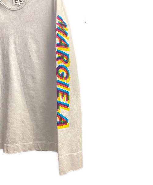 Maison Margiela（メゾンマルジェラ）Maison Margiela (メゾンマルジェラ) 袖ロゴダメージ加工ロンT ホワイト サイズ:46の古着・服飾アイテム
