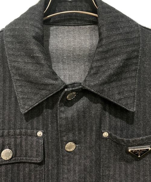 PRADA（プラダ）PRADA (プラダ) ロゴプレート デニムジャケット グレー サイズ:XLの古着・服飾アイテム