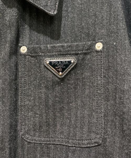 PRADA（プラダ）PRADA (プラダ) ロゴプレート デニムジャケット グレー サイズ:XLの古着・服飾アイテム