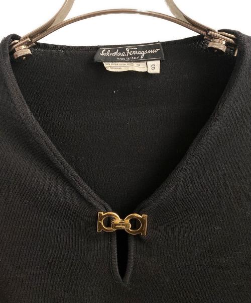 Salvatore Ferragamo（サルヴァトーレ フェラガモ）Salvatore Ferragamo (サルヴァトーレ フェラガモ) ガンチーニカットソー ブラック サイズ:Sの古着・服飾アイテム