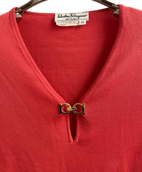 Salvatore Ferragamo（サルヴァトーレ フェラガモ）Salvatore Ferragamo (サルヴァトーレ フェラガモ) ガンチーニ金具カットソー レッド サイズ:Sの古着・服飾アイテム
