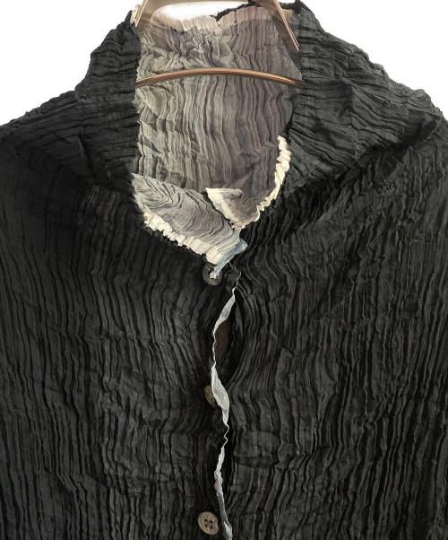 ISSEY MIYAKE（イッセイミヤケ）ISSEY MIYAKE (イッセイミヤケ) プリーツボタンシャツ ブラック サイズ:Mの古着・服飾アイテム