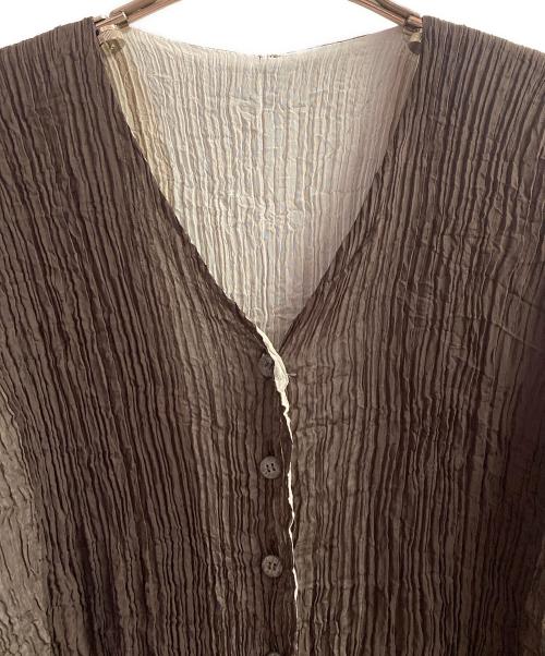ISSEY MIYAKE（イッセイミヤケ）ISSEY MIYAKE (イッセイミヤケ) プリーツロングボタンシャツ ブラウン サイズ:Mの古着・服飾アイテム