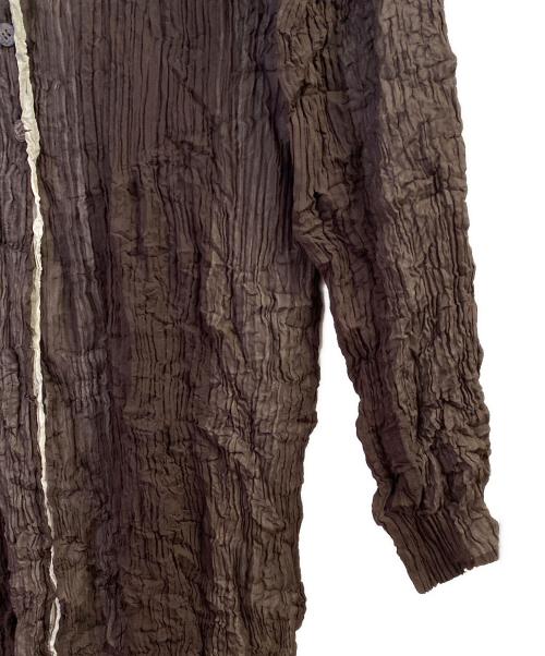 ISSEY MIYAKE（イッセイミヤケ）ISSEY MIYAKE (イッセイミヤケ) プリーツロングボタンシャツ ブラウン サイズ:Mの古着・服飾アイテム