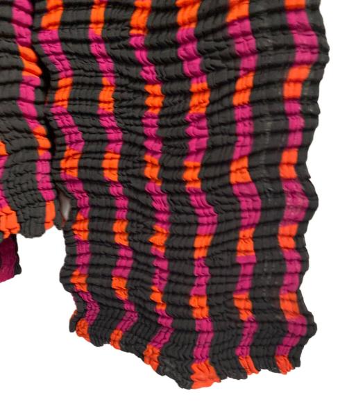 ISSEY MIYAKE（イッセイミヤケ）ISSEY MIYAKE (イッセイミヤケ) プリーツデザインシャツ ブラック ピンク サイズ:Ｍの古着・服飾アイテム