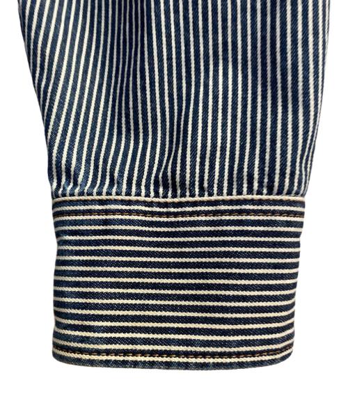 PRADA（プラダ）PRADA (プラダ) トライアングルロゴ ブルーストライプ ヒッコリーデニムシャツ ネイビー×ホワイト サイズ:Mの古着・服飾アイテム