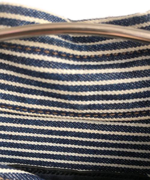 PRADA（プラダ）PRADA (プラダ) トライアングルロゴ ブルーストライプ ヒッコリーデニムシャツ ネイビー×ホワイト サイズ:Mの古着・服飾アイテム