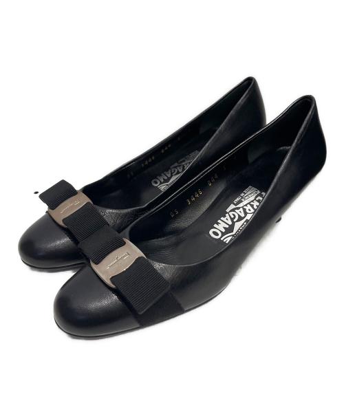 Salvatore Ferragamo（サルヴァトーレ フェラガモ）Salvatore Ferragamo (サルヴァトーレ フェラガモ) ヴァrラパンプス ブラック サイズ:5の古着・服飾アイテム