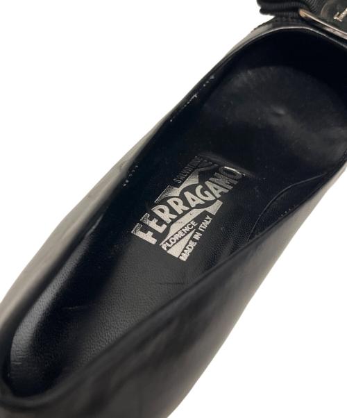 Salvatore Ferragamo（サルヴァトーレ フェラガモ）Salvatore Ferragamo (サルヴァトーレ フェラガモ) ヴァrラパンプス ブラック サイズ:5の古着・服飾アイテム