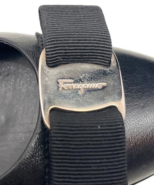 Salvatore Ferragamo（サルヴァトーレ フェラガモ）Salvatore Ferragamo (サルヴァトーレ フェラガモ) ヴァrラパンプス ブラック サイズ:5の古着・服飾アイテム