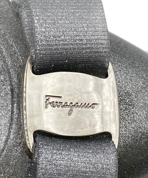 Salvatore Ferragamo（サルヴァトーレ フェラガモ）Salvatore Ferragamo (サルヴァトーレ フェラガモ) リボン グリッター パンプス シルバー サイズ:5の古着・服飾アイテム
