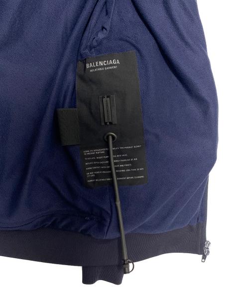 BALENCIAGA（バレンシアガ）BALENCIAGA (バレンシアガ) インフレータブル ガーメント ジップアップパーカー ネイビー サイズ:Mの古着・服飾アイテム