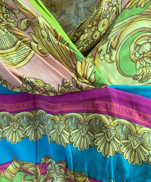 VERSACE（ヴェルサーチェ）VERSACE (ヴェルサーチェ) バロック総柄ブラウス マルチカラー サイズ:38の古着・服飾アイテム