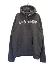 LOUIS VUITTON（ルイ ヴィトン）の古着「24SS ロゴプリント プルオーバーフーディー」｜グレー