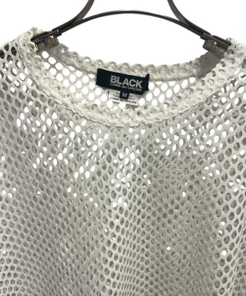BLACK COMME des GARCONS（ブラックコムデギャルソン）BLACK COMME des GARCONS (ブラックコムデギャルソン) ロゴプリント メッシュカットソー ホワイト サイズ:Mの古着・服飾アイテム