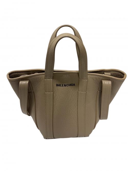 BALENCIAGA（バレンシアガ）BALENCIAGA (バレンシアガ) エブリデイノースサウスショルダーバッグ キャラメル サイズ:-の古着・服飾アイテム