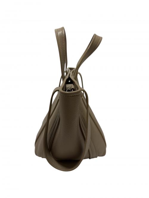 BALENCIAGA（バレンシアガ）BALENCIAGA (バレンシアガ) エブリデイノースサウスショルダーバッグ キャラメル サイズ:-の古着・服飾アイテム