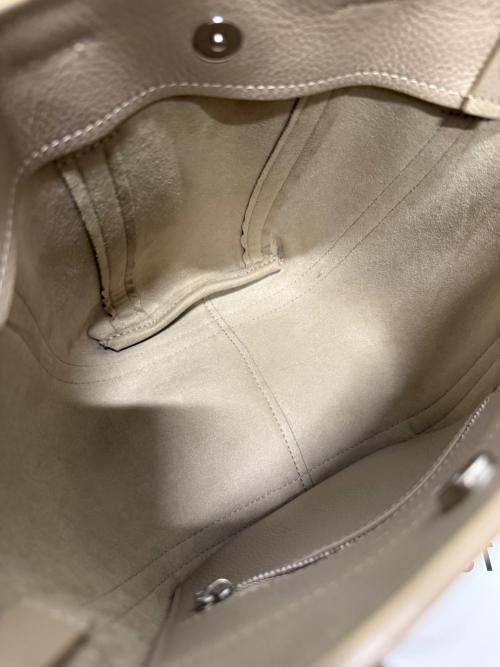 BALENCIAGA（バレンシアガ）BALENCIAGA (バレンシアガ) エブリデイノースサウスショルダーバッグ キャラメル サイズ:-の古着・服飾アイテム