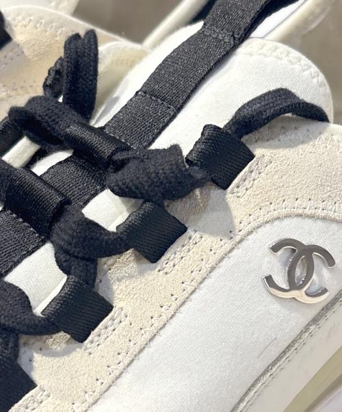 CHANEL（シャネル）CHANEL (シャネル) ローカット マトラッセ スニーカー ホワイト サイズ:43の古着・服飾アイテム