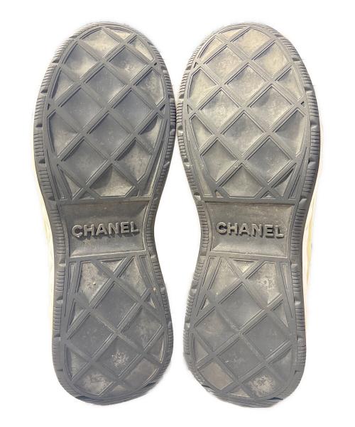 CHANEL（シャネル）CHANEL (シャネル) ローカット マトラッセ スニーカー ホワイト サイズ:43の古着・服飾アイテム
