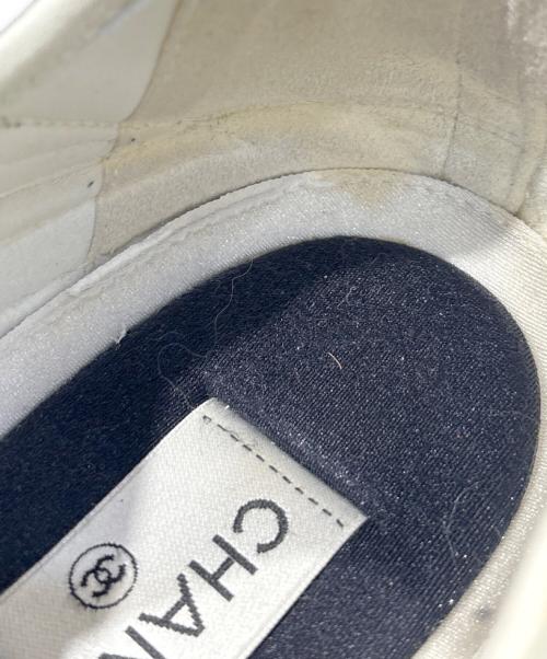 CHANEL（シャネル）CHANEL (シャネル) ローカット マトラッセ スニーカー ホワイト サイズ:43の古着・服飾アイテム
