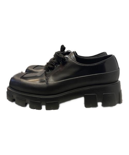 PRADA（プラダ）PRADA (プラダ) モノリス ブラッシュドレザー ダービーシューズ ブラック サイズ:8の古着・服飾アイテム