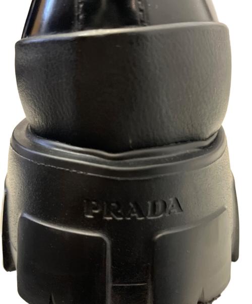 PRADA（プラダ）PRADA (プラダ) モノリス ブラッシュドレザー ダービーシューズ ブラック サイズ:8の古着・服飾アイテム