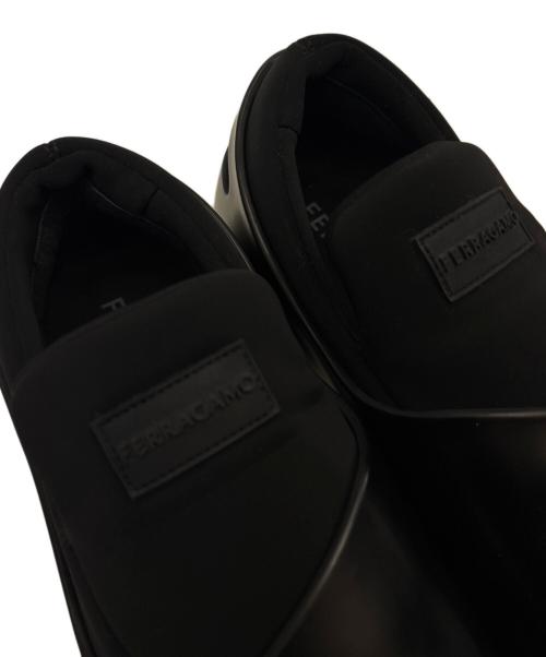 Ferragamo（フェラガモ）Ferragamo (フェラガモ) 2023AW Hybrid / ロゴ スリッポンスニーカー ブラック サイズ:9の古着・服飾アイテム