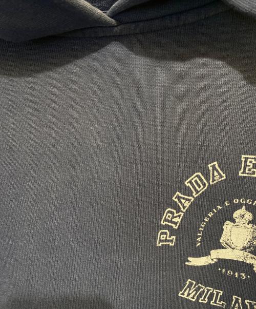 PRADA（プラダ）PRADA (プラダ) カレッジロゴ風 ヴィンテージ加工 コットンフリース フーディー ネイビー サイズ:XLの古着・服飾アイテム