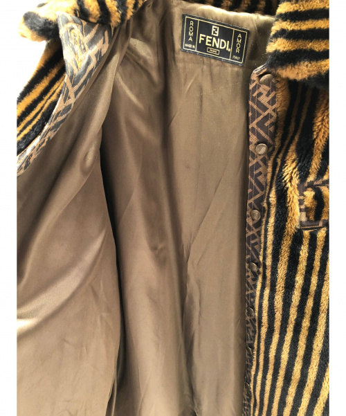 FENDI（フェンディ）FENDI (フェンディ) ズッカストライプフェイクファーコート ブラック サイズ:44の古着・服飾アイテム