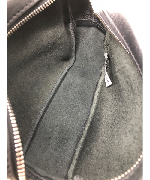 J&M DAVIDSON（ジェイ＆エム デヴィッドソン）J&M DAVIDSON (ジェイ＆エム デヴィッドソン) ショルダーポーチ ブラック LIPSTICK POCHETTE WITH STUDSの古着・服飾アイテム