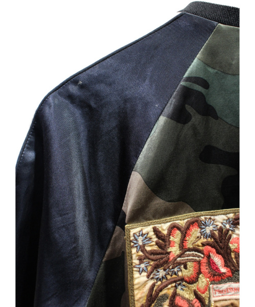 VALENTINO（ヴァレンティノ）VALENTINO (ヴァレンティノ) カモ柄スーベニアジャケット ブラック×グリーン サイズ:46の古着・服飾アイテム