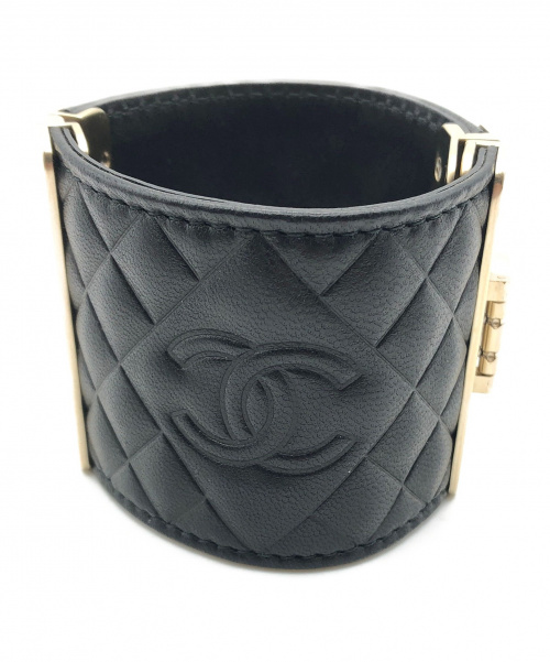 CHANEL（シャネル）CHANEL (シャネル) マトラッセバングル ブラック サイズ:S レザーの古着・服飾アイテム