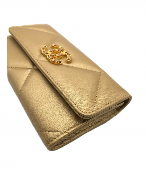 CHANEL（シャネル）CHANEL (シャネル) ナインティーンフラップウォレット ゴールド サイズ:- AP0953 2020年モデルの古着・服飾アイテム