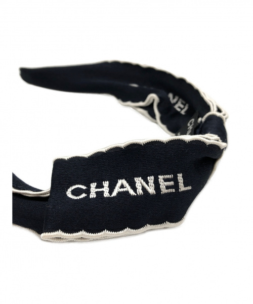 CHANEL（シャネル）CHANEL (シャネル) ロゴリボンカチューシャ ブラック サイズ:-の古着・服飾アイテム