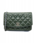 CHANEL（シャネル）の古着「エナメルチェーンウォレット」｜ネイビー×グリーン
