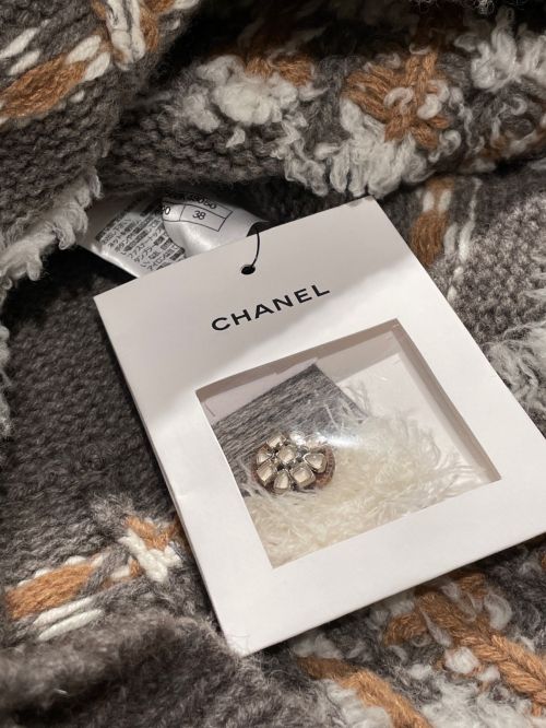 CHANEL（シャネル）CHANEL (シャネル) フラワーニットワンピース グレー サイズ:38 未使用品の古着・服飾アイテム