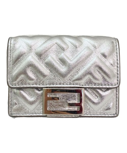 FENDI（フェンディ）FENDI (フェンディ) マイクロ3つ折り財布 シルバー サイズ:-の古着・服飾アイテム