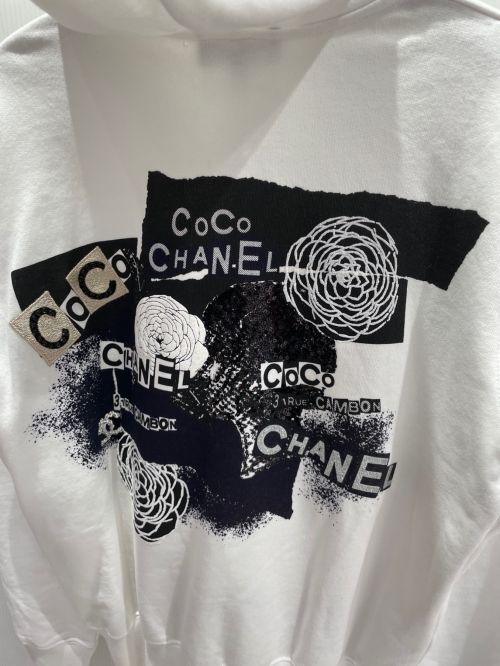 CHANEL（シャネル）CHANEL (シャネル) グラフティロゴジップアップパーカー  ホワイト サイズ:XSの古着・服飾アイテム