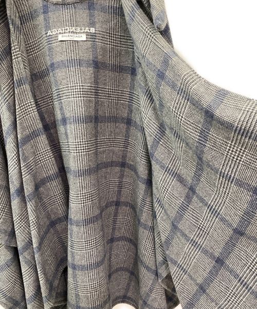 BALENCIAGA（バレンシアガ）BALENCIAGA (バレンシアガ) ポンチョ グレー サイズ:-の古着・服飾アイテム