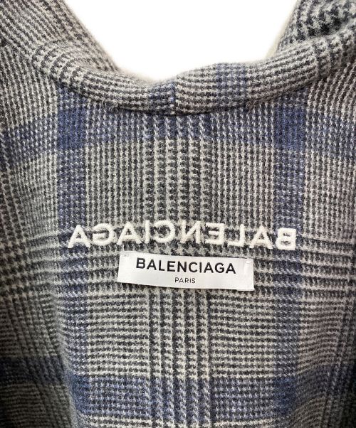 BALENCIAGA（バレンシアガ）BALENCIAGA (バレンシアガ) ポンチョ グレー サイズ:-の古着・服飾アイテム