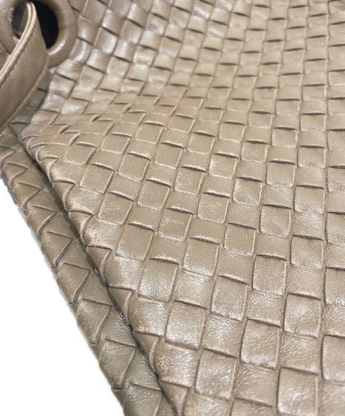 BOTTEGA VENETA（ボッテガベネタ）BOTTEGA VENETA (ボッテガベネタ) イントレチャートセミショルダーバッグ モカベージュ サイズ:-の古着・服飾アイテム