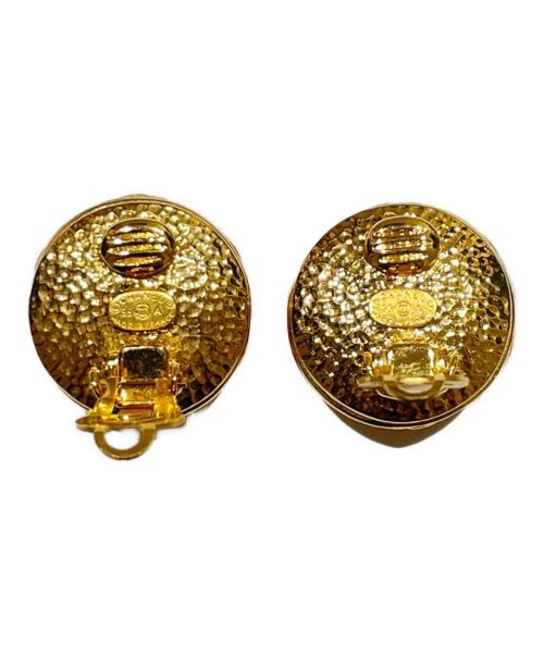 CHANEL（シャネル）CHANEL (シャネル) フェイクパールココマークイヤリング ゴールド×ホワイトの古着・服飾アイテム