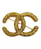 CHANELシャネル）の古着「ヴィンテージ唐草ココマークブローチ」｜ゴールド