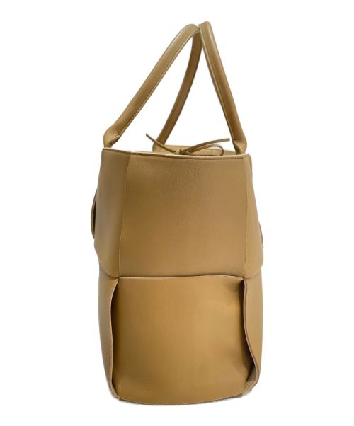 BOTTEGA VENETA（ボッテガベネタ）BOTTEGA VENETA (ボッテガベネタ) ミディアムアルコトートバッグ ブラウン サイズ:ミディアムの古着・服飾アイテム