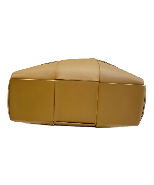 BOTTEGA VENETA（ボッテガベネタ）BOTTEGA VENETA (ボッテガベネタ) ミディアムアルコトートバッグ ブラウン サイズ:ミディアムの古着・服飾アイテム