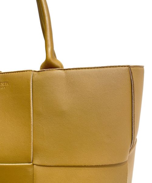BOTTEGA VENETA（ボッテガベネタ）BOTTEGA VENETA (ボッテガベネタ) ミディアムアルコトートバッグ ブラウン サイズ:ミディアムの古着・服飾アイテム