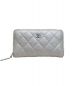CHANEL（シャネル）の古着「ラウンドファスナーウォレット」｜シルバー/オーロララメ