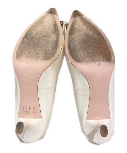 Roger Vivier（ロジェ ヴィヴィエ）Roger Vivier (ロジェ ヴィヴィエ) パテントレザーパンプス クリーム サイズ:381/2の古着・服飾アイテム